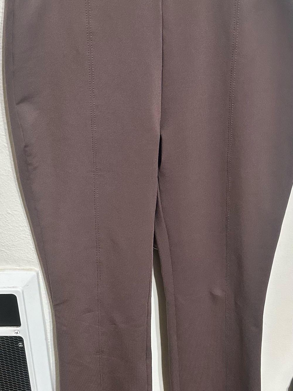 ALO Yoga Leggings in Dark Brown